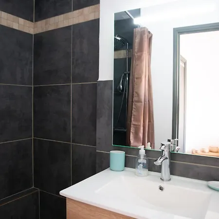 Appt Lumineux Dans Bel Immeuble Hp Les Oliviers 3 *